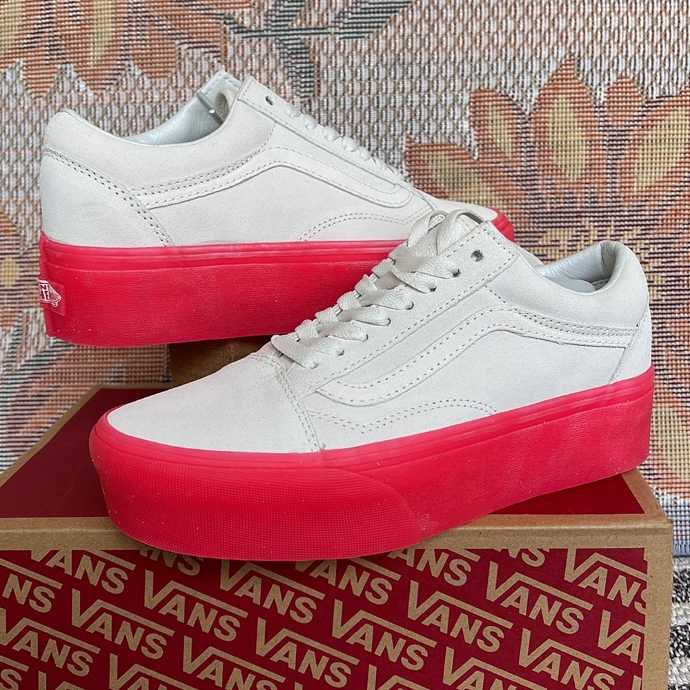 Vans WMNS Old Skool Stacked 
Suede Blanc De Blanc/Pink
VN0A7Q5MCCS
Platforms - Picture 9 of 16